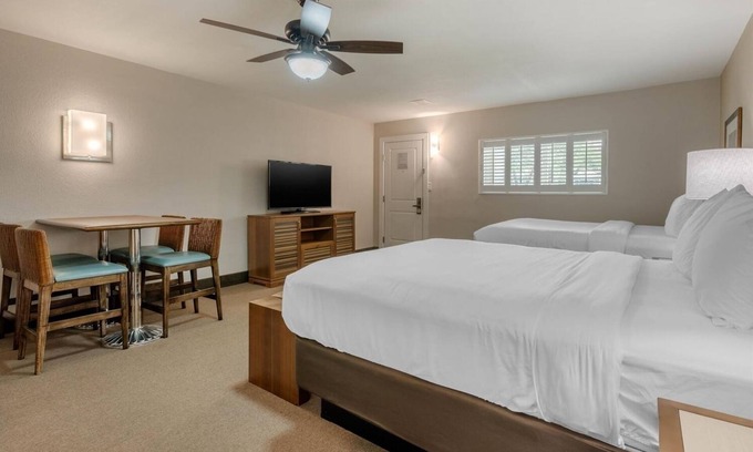 Jekyll Island Casa | Ideal Family Suite Minutes from Jekyll Island Fun | Onsite Pool, Free Parking!