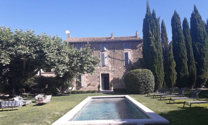 Entraigues-sur-la-Sorgue Casa | Ideal for Avignon festival Magnificent Mas with swimming pool and jacuzzi