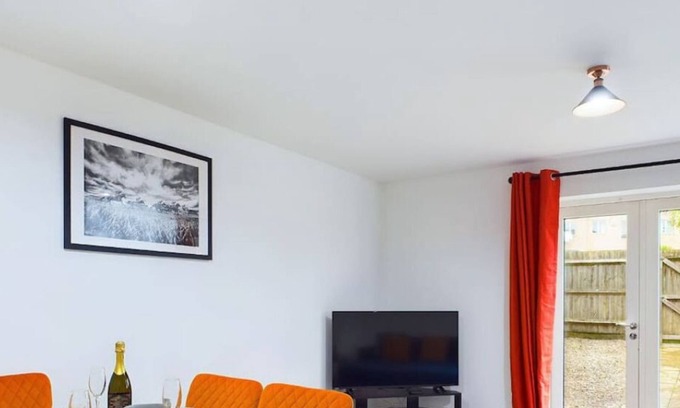 Cheltenham Casa | Ideal For Business | Long Stays | Parking & Wifi