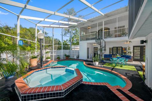 Bayshore Casa | Ideal for Groups! Sleeps 14, Pool, Spa Near Downtown
