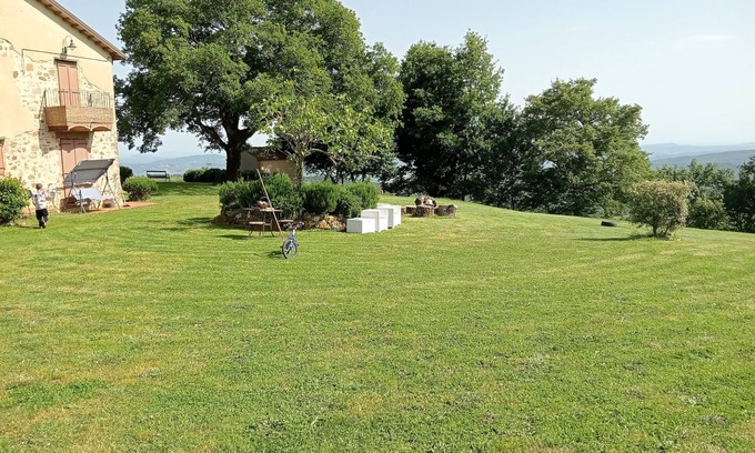 Roccalbegna Apartamento | Ideal for those who love nature, spa, sea and mountains!Well located farmhouse!