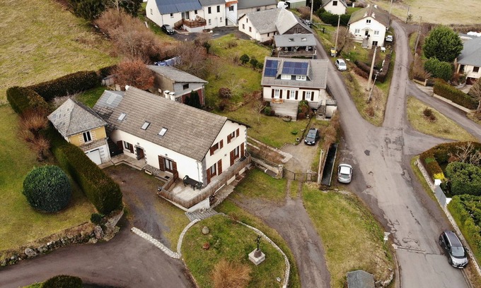 Saint-Bonnet-pres-Orcival Casa | Ideal for family vacations, pets welcome!