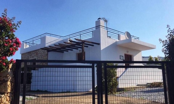 Plaka Villa | Retiro de vacaciones ideal que ofrece vistas al mar y a la montaña