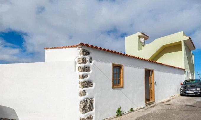 Garachico Chalet De Esquí | Casa ideal para 4 con billar y hermosas vistas a la montaña