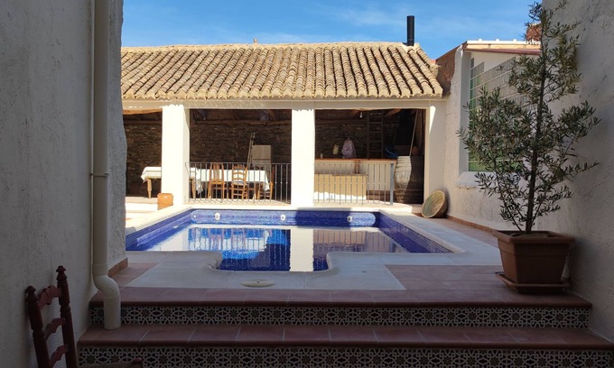 Nigüelas Cabaña | Casa ideal para familias con piscina en un patio espectacular