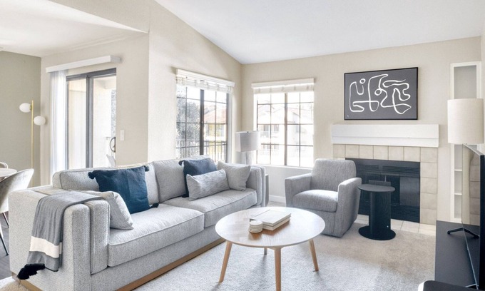 University City Apartamento | Ideal La Jolla 1BR w/ Gym, W/D & Pool, nr bars & shops, by Blueground