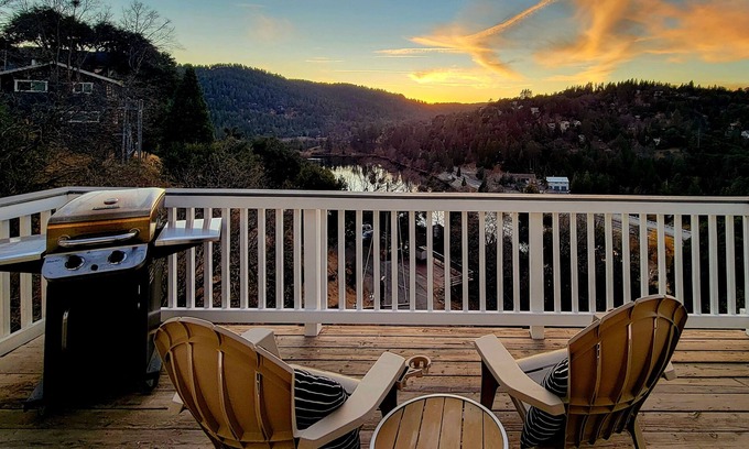 Crestline Casa | Ideal lakeview getaway with furnished deck, gas grill, & full kitchen