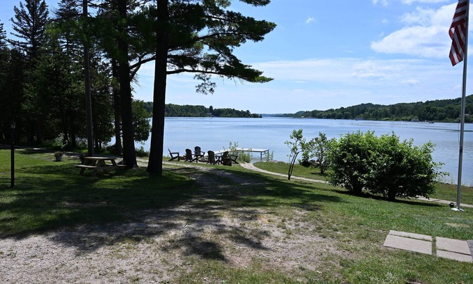 Lake Leelanau Cabaña | En los estrechos en el hermoso lago Leelanau