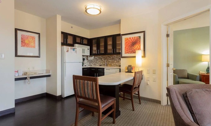 Anaheim Resort Complejo | Ideal Mix of Comfort and Value! Free Breakfast, Minutes From Disneyland