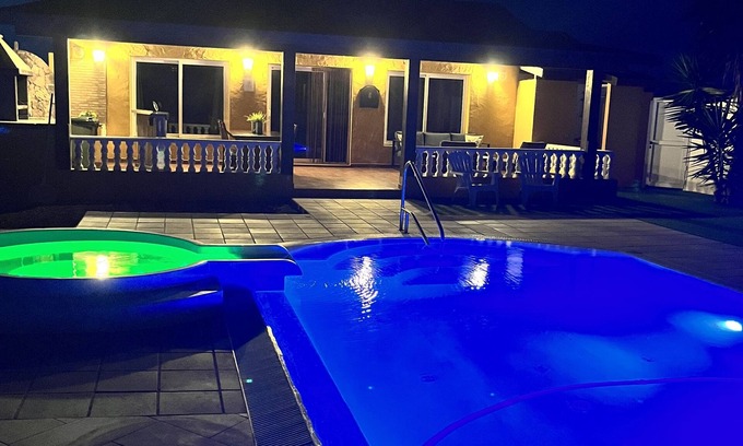 La Oliva Villa | chalet ideal para el descanso,con piscina y jacuzzi,buenas vistas a las montañas