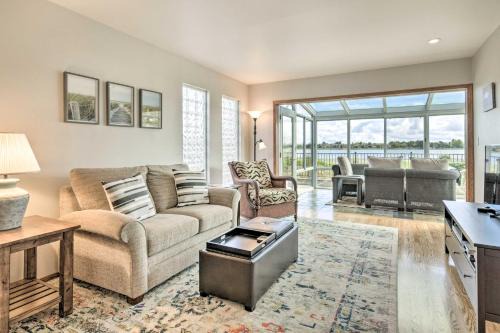 East End Casa | Ideally Located San Francisco Bay Home with Sunroom!