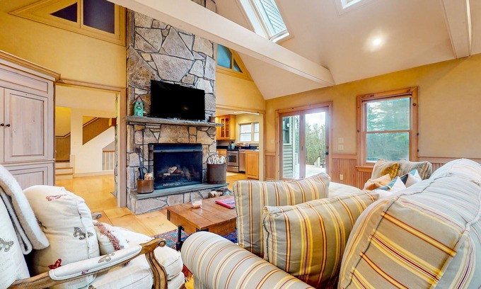 Arlington Casa | Ideally located spacious home with pool table, large deck, five fireplaces, W/D