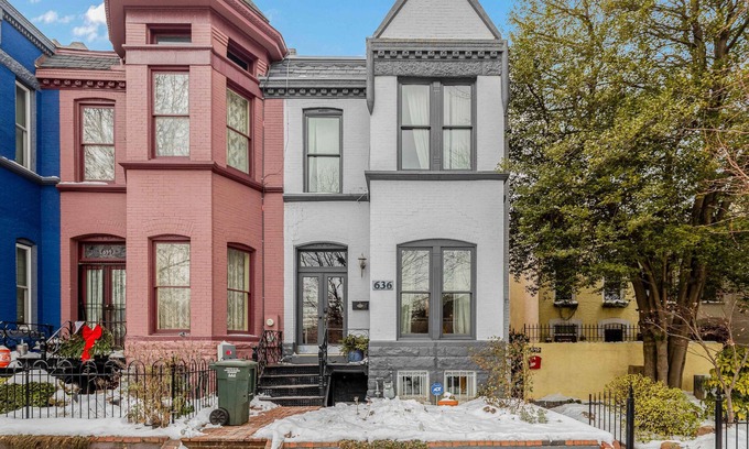 H Street Corridor Apartamento | Ideally Located Urban Oasis Free Parking
