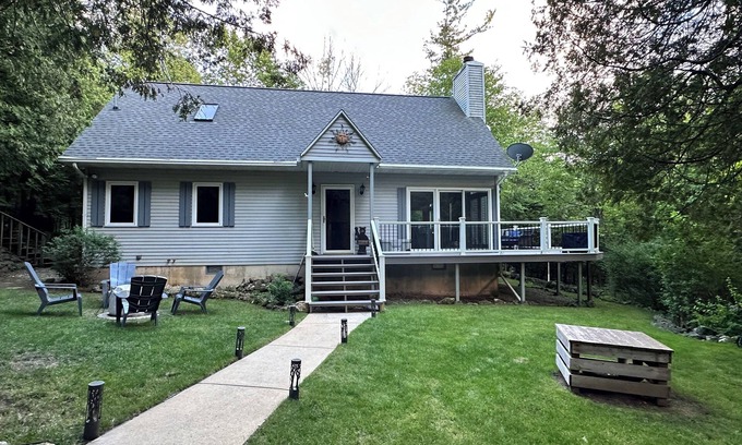 Idlewild Casa | Idlewild Hideaway by the Bay (with Large Deck)