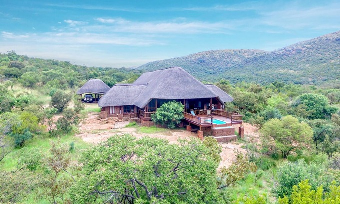 Bela-Bela Casa | Idwala View - Mabalingwe Game Reserve - Luxury, Self-Catering Safari Getaway