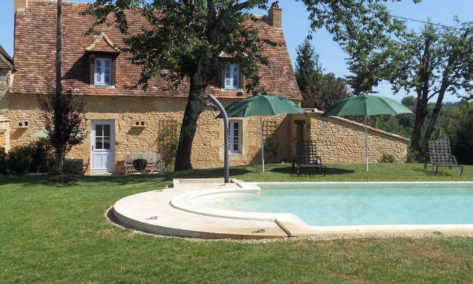 Coux-et-Bigaroque-Mouzens Cabaña | Idyllic and charming, beautifully restored 18th Century cottage retreat