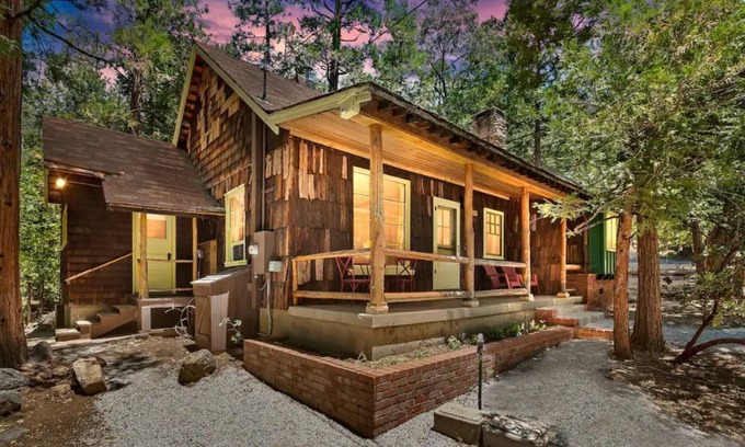Idyllwild Cabina | IdyllAway Vintage Cabin - Kid Friendly Sledding Cul-de-Sac!
