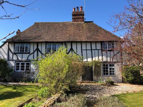 Petham Casa | Idyllic 15th century farmhouse with hot tub
