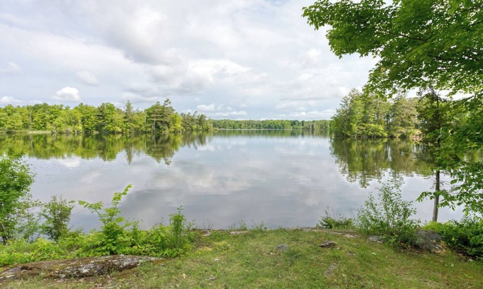 Frontenac Cabina | Idyllic 2-Bed Lakeside Cabin: Comfort for 4, Nature Access!