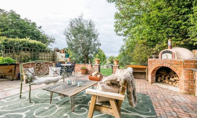Hawkhurst Cabaña | Idyllic 2- Bedroom barn with amazing views