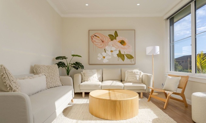 Dee Why Casa | Idyllic 4-Bed Home With Alfresco Area Near Beach