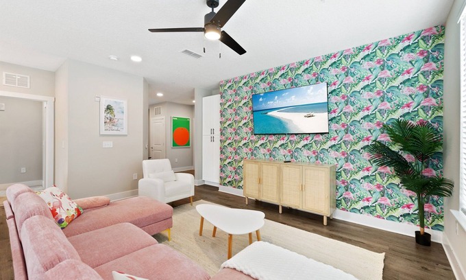Deerwood Apartamento | Idyllic and Tropical 2BR/2BA with Pool & Gym