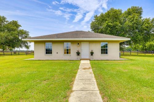 Fellowship Casa | Idyllic Anthony Home Riding Arena with Mirror Wall!