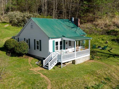 Mars Hill Casa | Idyllic Asheville Countryside Home on 70 Acres