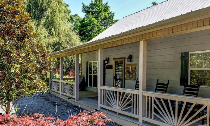 Byrdstown Cabina | Idyllic Byrdstown Cabin ~ 3 Mi to Dale Hollow Lake
