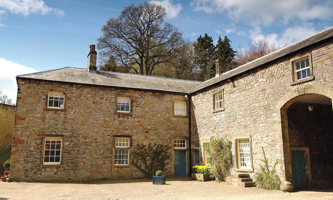 Skipton Casa | Idyllic cottage sleeping 6 guests in heart of leading wellness centre
