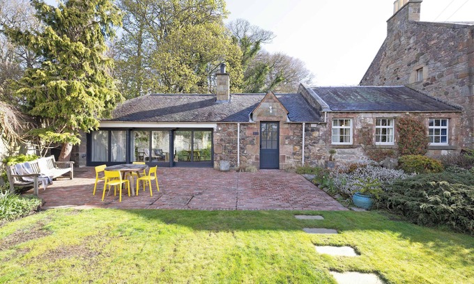 Dunbar Apartamento | Idyllic Cottage with Garden and Patio