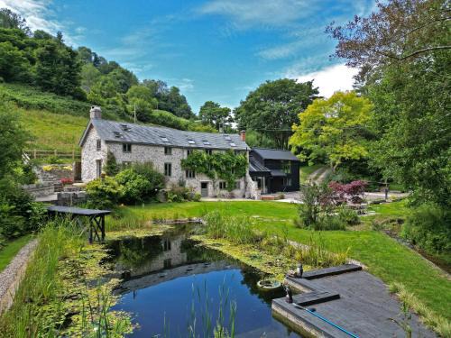 Branscombe Casa | Idyllic country house & organic swim pond