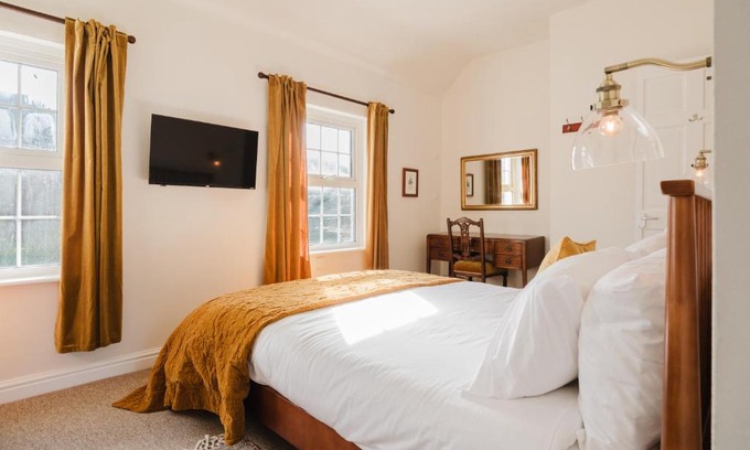 Axford Apartamento | Idyllic Foodie Retreat above The Silks Pub!