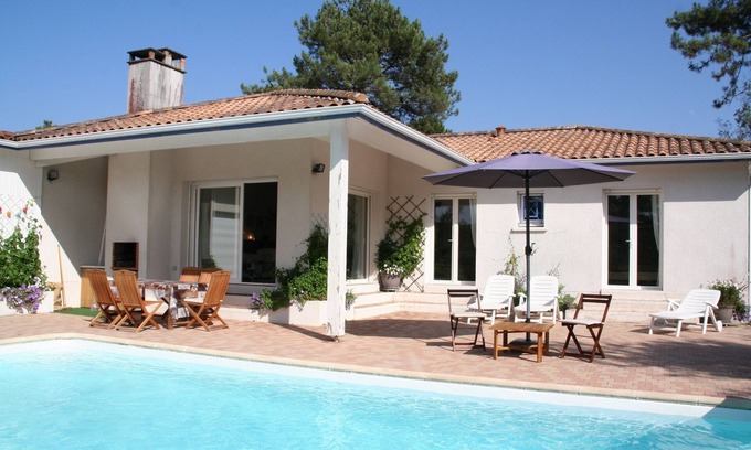 Lacanau-Ocean Casa | idílico jardín con una gran zona de la piscina, bonita decoración!