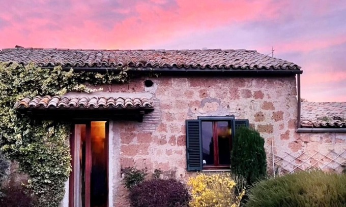 Lubriano Casa | Idyllic historic family home with private garden. Free shuttle to Civita.