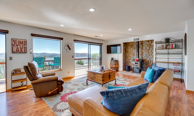 Kelseyville Casa | Idyllic Kelseyville Home w/ 2 Decks + Views!