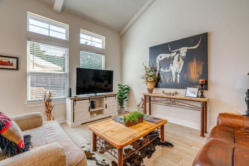 Highland Lake Estates Casa | Idyllic Lago Vista Home Less Than 1 Mi to Lake Travis!