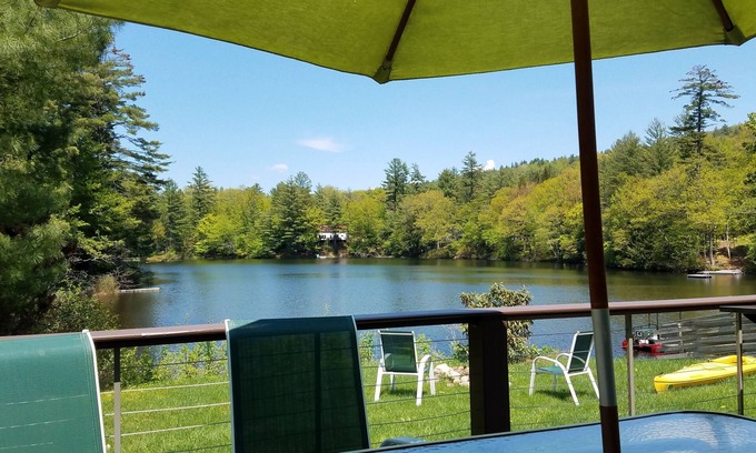Ludlow Casa | Casa idílica frente al lago adecuado para dos familias