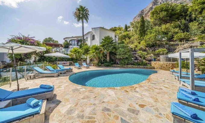 Montgo de Toscamar Villa | Idílica y lujosa villa de 7 dormitorios / baño, piscina climatizada y jacuzzi Wifi