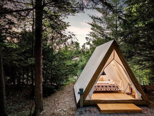 North Woodstock Otro | Idyllic Safari Tent with Sauna and Amazing Views in North Woodstock, New Hampshire