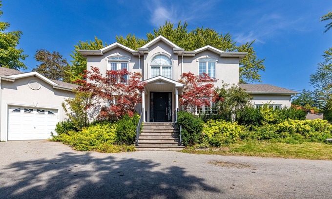 Scarborough Casa | Idyllic & Spacious 4BR Home with Private Backyard!