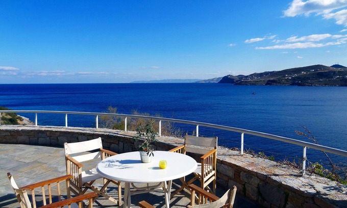 Daskalio Villa | Villa de piedra y madera con vistas impresionantes sobre el mar Egeo