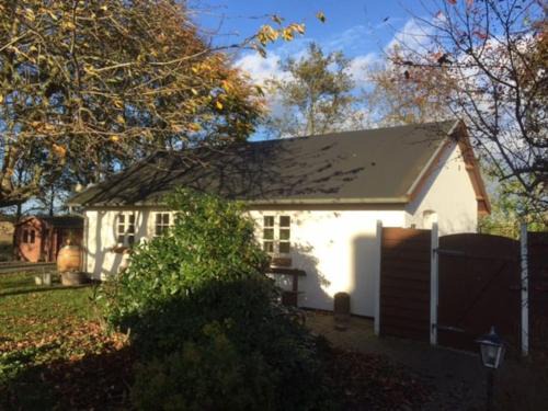 Vejle Casa | Idyllisk anneks, hvor lejer har eget hus.