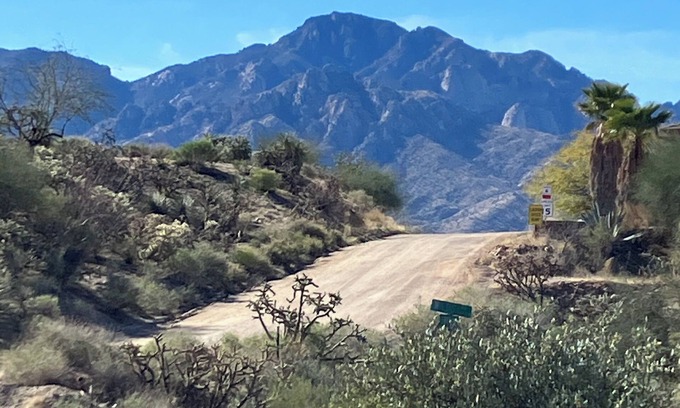 Catalina Casa | If you hike, bike, or ride horses this is the place for you!