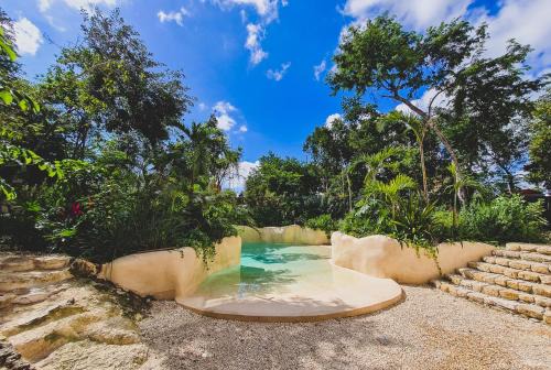 Centro de la ciudad de Tulum Apartamento | IIK Tulum by Groovy Stays- A Hip Condo-Hotel with WIFI, Rooftop, Pool, Sleeps 6