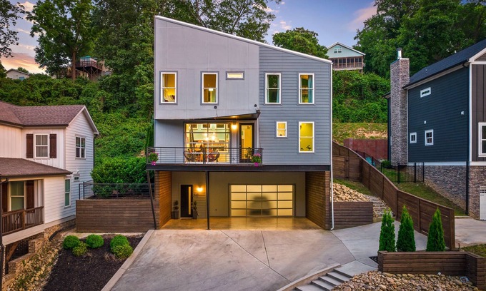 North Chattanooga Casa | IKONICK Properties presents The Rubik's House
