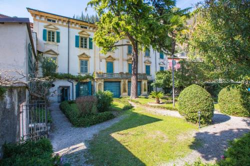 Toscolano Maderno Apartamento | Il Batti apartment water front and private beach