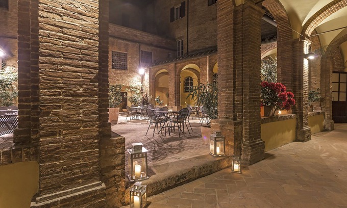 Siena Historical Center Cama Y Desayuno | Il Chiostro del Carmine