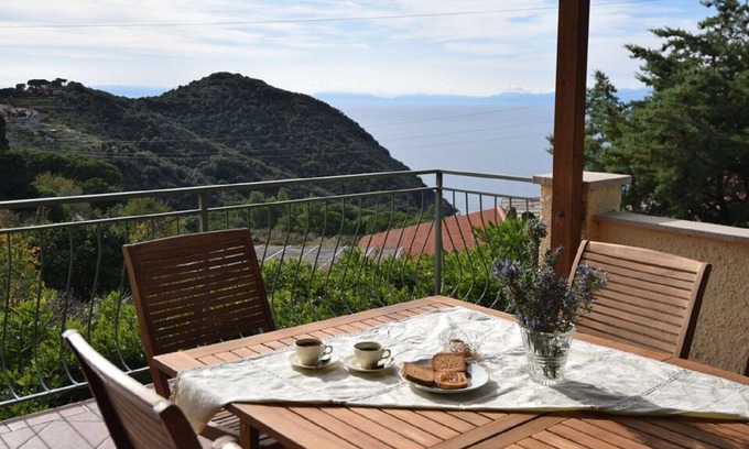 Patresi Casa | Il Cisto - House by the sea with large terrace overlooking the sea.