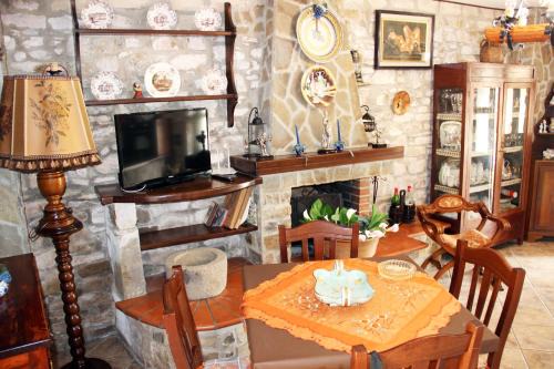 Lustra Casa | Il giardino del borgo